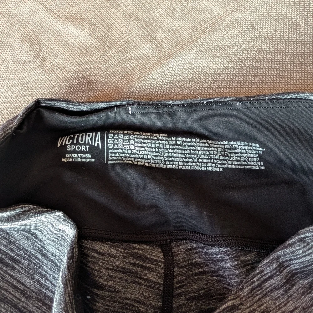Gray High-Waisted Leggings - Picture 2 of 2